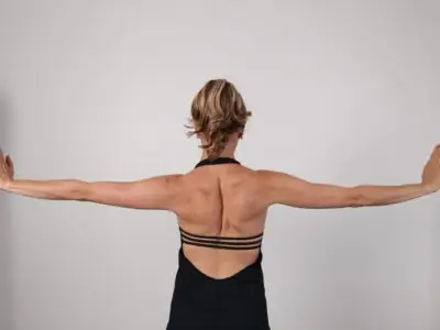 Erin Myers' scoliosis showing